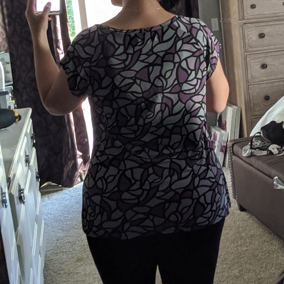 Women's stretchy blouse. - Picture 2 of 4